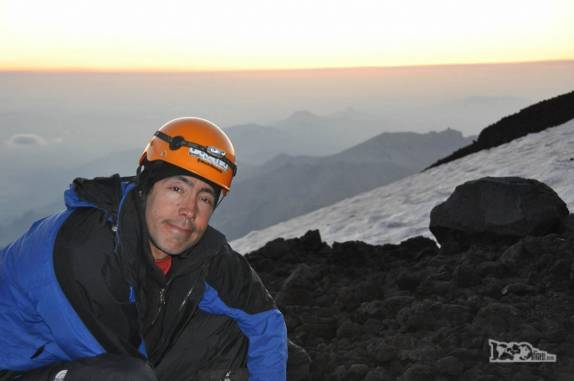 O dia nasce gelado e nós estamos prontos para atacar o cume do vulcão Lanín, na região de Junín de Los Andes, no sul da Argentina